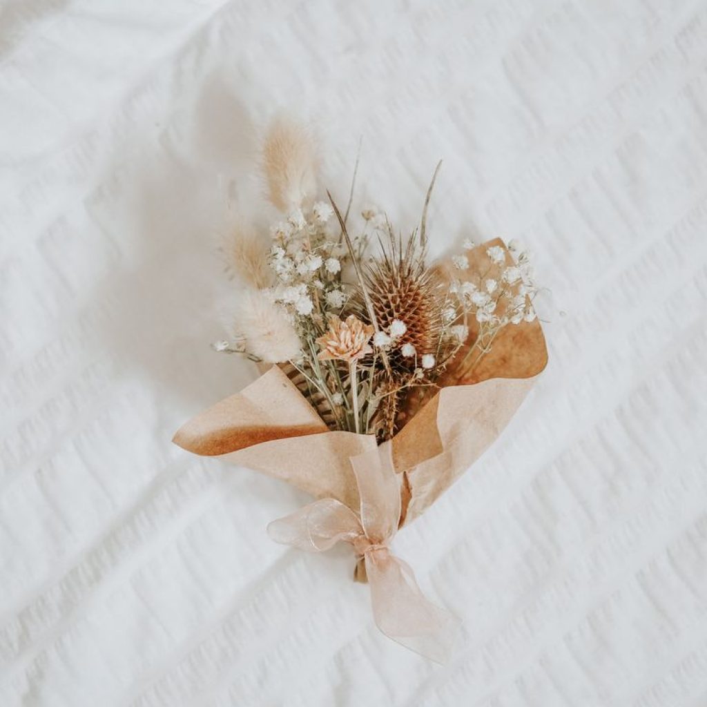 bridesmaid proposal ideas Dried floral bouquet 