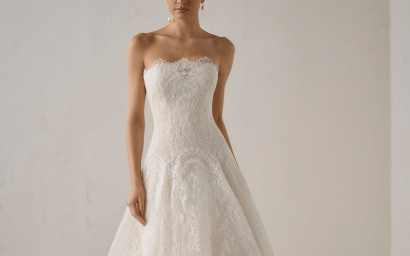 Bride wearing a a line wedding dress