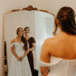 bridal appointment tips, bride with mom in front of the mirror