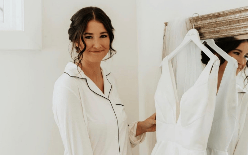 What to Do With Wedding Dress After the Wedding